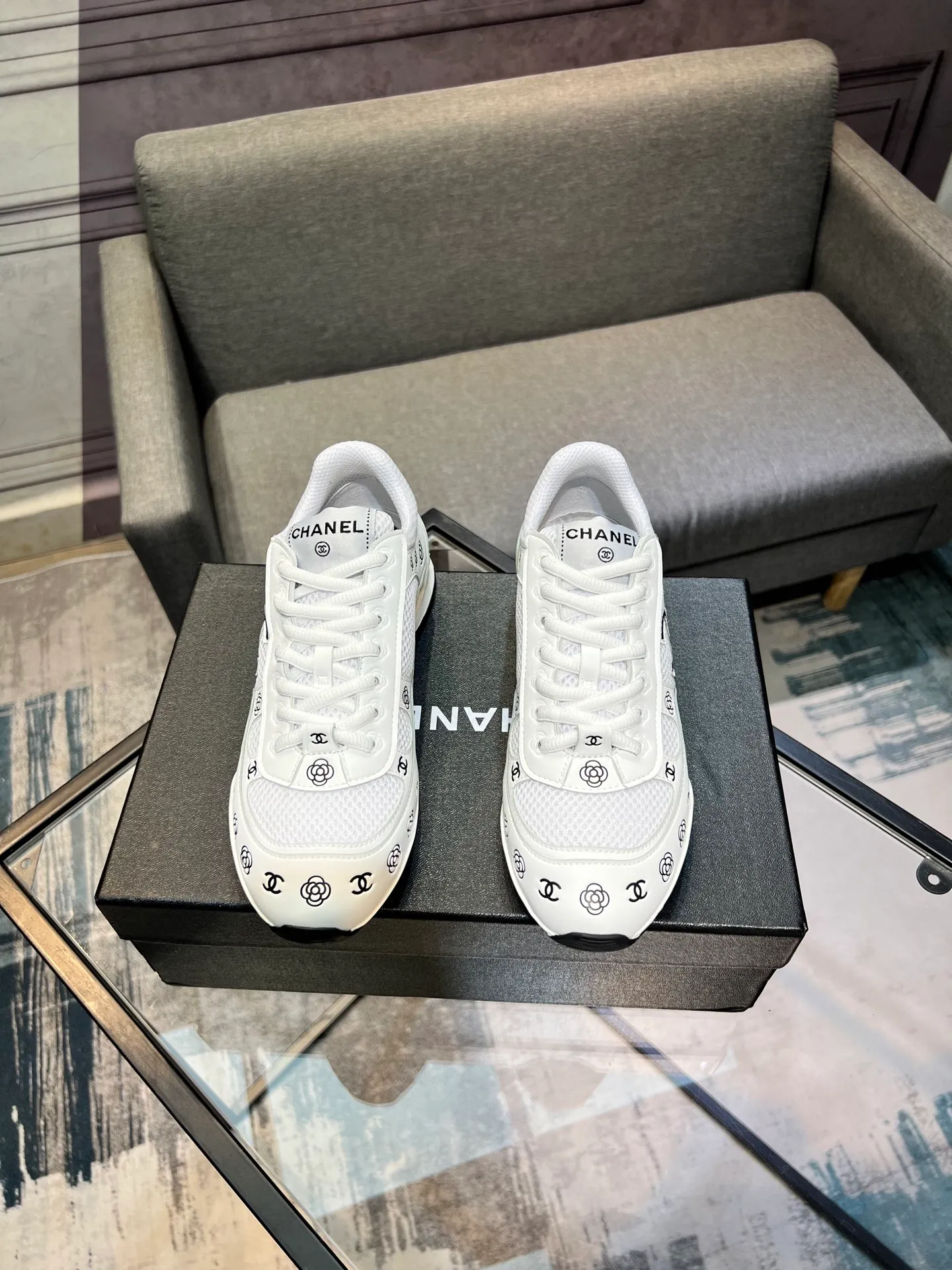 Men's men's shoes 💰640 Exclusive real shot (top version) CHANEL Chanel 2025ss color matching thick-soled casual sports shoes and sneakers. The counter is synchronized. The counter is very popular. A shoe that is very difficult to buy. The most popular thick-soled panda shoes on the Internet. It can be imagined that Xiaoxiang control can't miss it. It has both good looks and comfort. Simple and versatile white shoes. The thick sole increases the height and is super versatile. Close your eyes and wear it. Whoever wears it will look better. Upper: calfskin Lining: imported sheepskin lining Outsole: TPU original outsole Size: 35-44 (customized for women 41 and 40, and 45 for men)